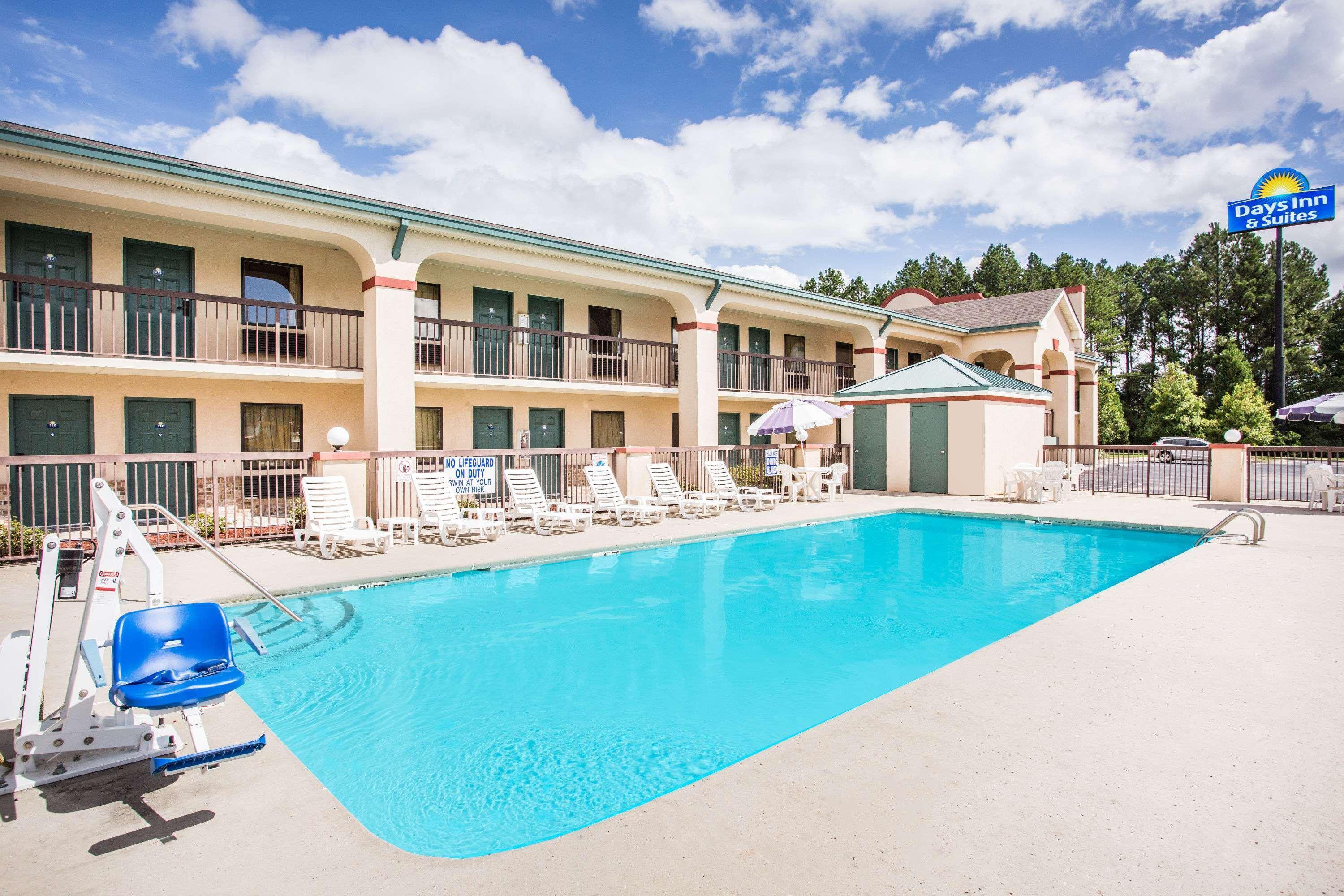 Days Inn & Suites By Wyndham Columbia Airport West Columbia Εξωτερικό φωτογραφία