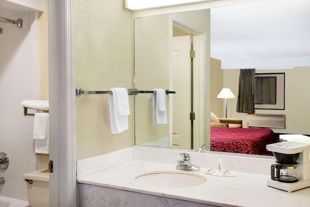 Days Inn & Suites By Wyndham Columbia Airport West Columbia Δωμάτιο φωτογραφία